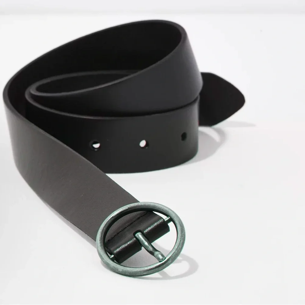 AE Oval Ring Leather Belt Style is a cinch.